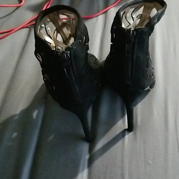 Heels - Picture 4 of 7